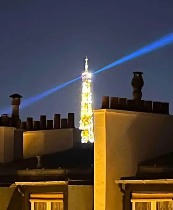 Appartamento Appartement De Charme, Terrasse Et Vue Tour Eiffel Parigi Francia