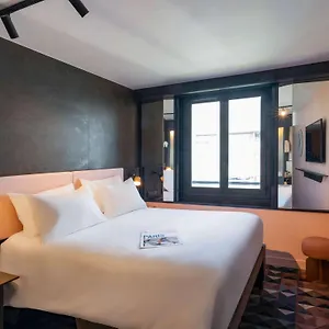 Tribe Batignolles باريس