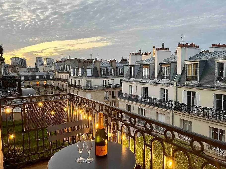 Appartement De Charme, Terrasse Et Vue Tour Eiffel Parijs